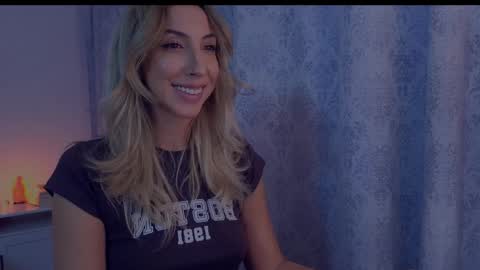 Snapshot of purevibrations chatting on September 21, 6:01 pm Isabelle online show from September 21, 6:01 pm