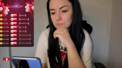 L online show from March 25, 4:58 pm