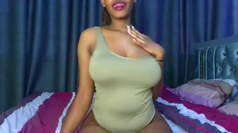 queen321850 online show from December 18, 6:41 am