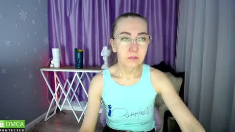 Snapshot of queen_a_n_i chatting on January 31, 8:43 am A N I  Ill be here on December 1st online show from January 31, 8:43 am