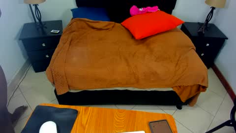 Queen online show from December 15, 4:07 am