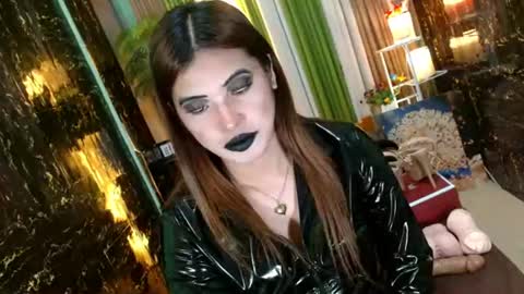 Kendal  online here from 6am-3pm philippine time online show from July 14, 2:05 am