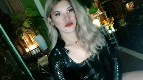 Kendal  online here from 6am-3pm philippine time online show from January 16, 1:25 am