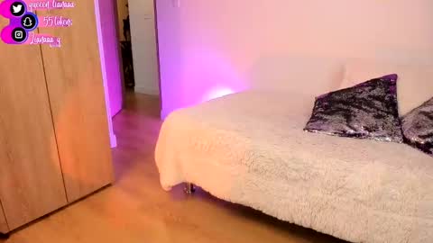 Snapshot of queen_liana chatting on December 20, 7:33 am Liana  online show from December 20, 7:33 am