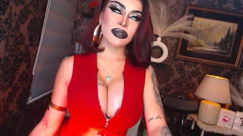 queen mira  maria shantal online show from October 20, 7:02 am