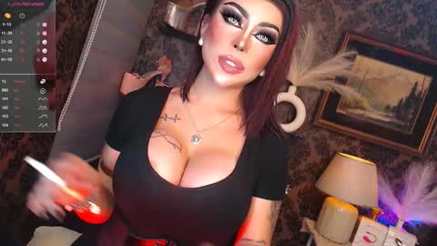 queen mira  maria shantal online show from October 12, 7:12 am