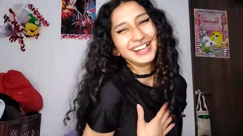 QUEENJEENN online show from May 17, 4:11 am