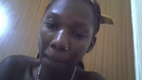 queenluiza199400 online show from April 13, 10:52 am