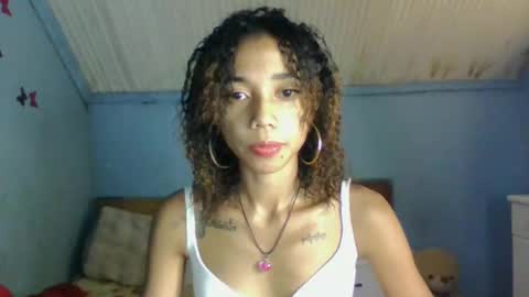 queennih online show from November 18, 6:55 pm