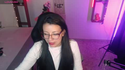 queenrose94 online show from March 18, 1:06 pm