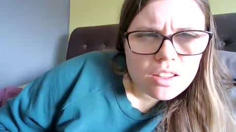 queenstuff online show from February 9, 12:20 pm