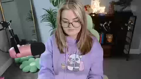 Bri online show from October 18, 4:44 pm