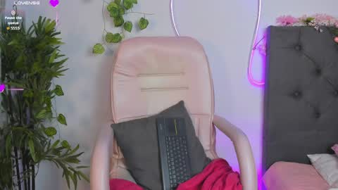    online show from April 16, 9:04 pm