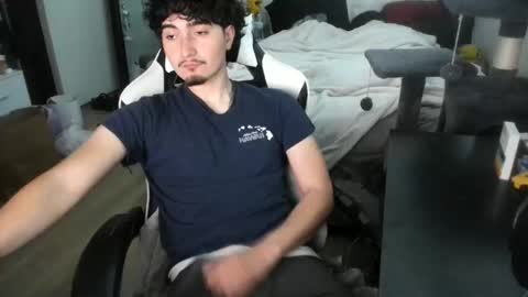 qwert4206 online show from March 8, 7:40 pm