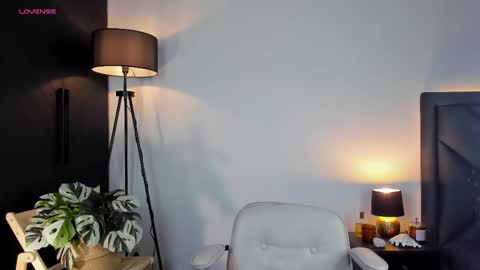    online show from October 24, 7:25 pm