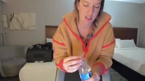 Snapshot of rach_oneill chatting on December 5, 8:38 pm Rach ONeill online show from December 5, 8:38 pm