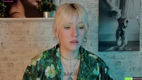 Snapshot of rachelcart chatting on February 17, 3:36 am RachelCart online show from February 17, 3:36 am