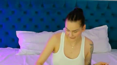 sweet peach online show from April 10, 8:08 am