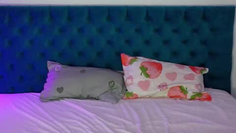 Snapshot of raeeamber_ chatting on October 18, 7:56 am sweet peach online show from October 18, 7:56 am