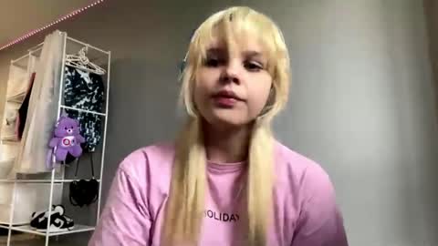 Eshly online show from April 11, 10:08 am