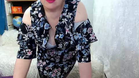 rainbowladyy online show from February 6, 8:18 am