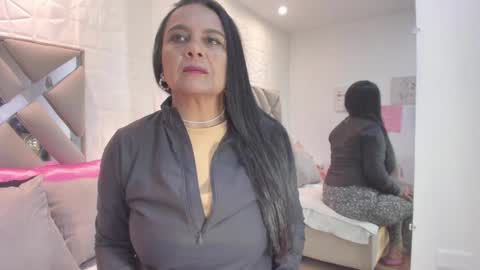 Raquel Moore  online show from February 5, 12:53 pm