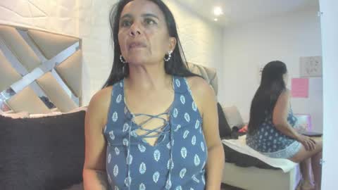 Raquel Moore  online show from January 10, 7:52 pm