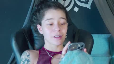 Snapshot of ravennmoonn chatting on September 22, 8:02 pm Raven online show from September 22, 8:02 pm