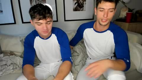 Snapshot of rawr_itsben chatting on December 13, 9:20 pm Its Ben online show from December 13, 9:20 pm