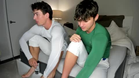 Snapshot of rawr_itsben chatting on February 25, 9:15 pm Its Ben online show from February 25, 9:15 pm