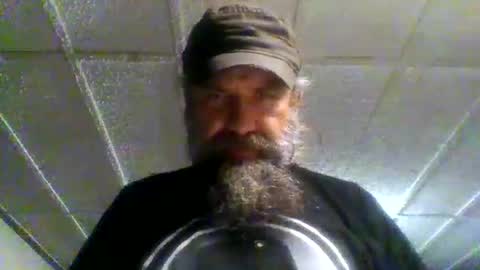 Snapshot of raybob252000 chatting on October 8, 2:51 am raybob252000 online show from October 8, 2:51 am