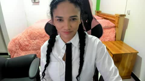 Danna online show from April 4, 5:09 pm