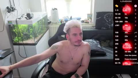 Rayzel online show from April 1, 1:41 pm