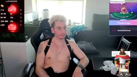 Rayzel White online show from July 3, 3:06 pm