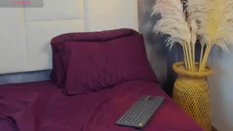 Snapshot of realbadbxtch chatting on October 8, 6:14 pm Cattleya Exposito online show from October 8, 6:14 pm