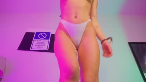 Snapshot of reallilygrace chatting on December 22, 4:06 am Lily Grace online show from December 22, 4:06 am