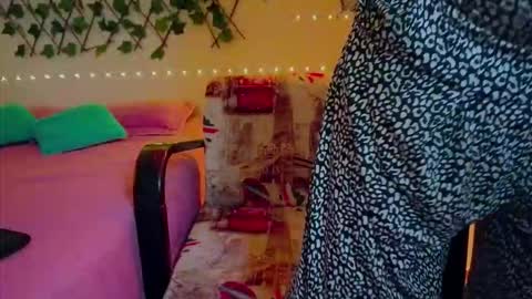 Rebbeca online show from November 10, 11:13 am