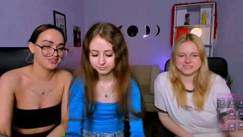 rebecca_smile_ online show from May 20, 12:55 pm