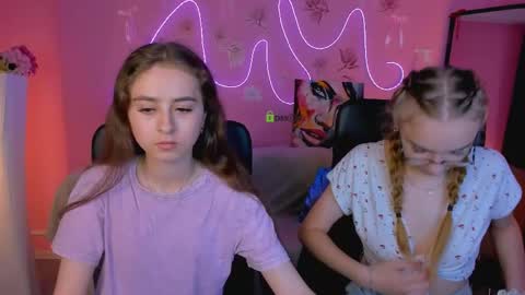 rebecca_smile_ online show from June 3, 7:08 pm