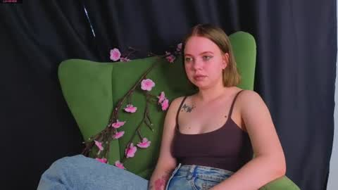 rebeccacruze online show from June 14, 7:54 am