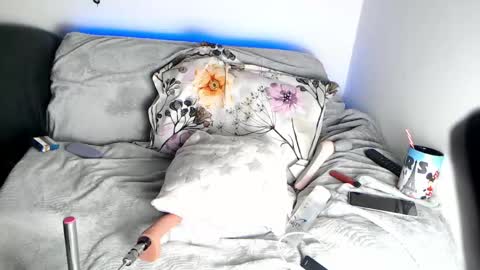 rebefucksonn online show from April 15, 7:27 pm