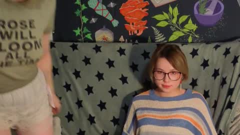 Lara online show from December 18, 10:05 pm