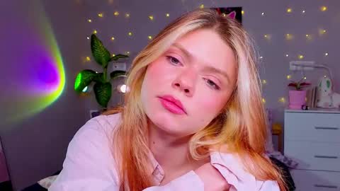 red__candy online show from April 16, 5:35 pm