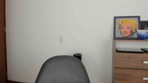 red_flower203 online show from September 20, 9:51 pm