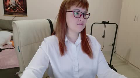 Snapshot of red_fox777 chatting on October 18, 2:43 pm Lisa online show from October 18, 2:43 pm