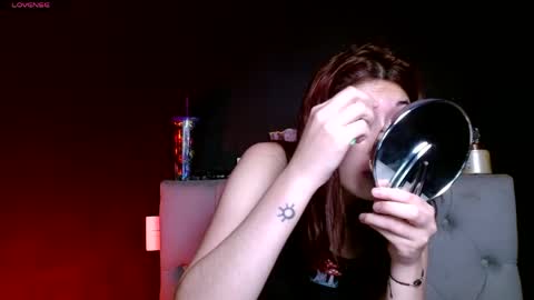 IG   OF red moonn online show from April 21, 5:58 am