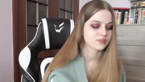 Lily online show from March 10, 5:54 am