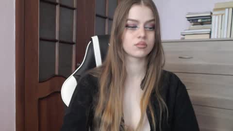 Lily online show from May 26, 3:56 am