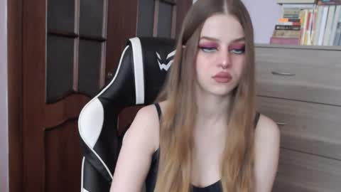 Lily online show from September 27, 2:42 am