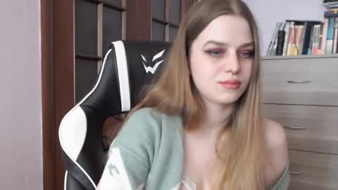 Lily online show from March 5, 5:29 am